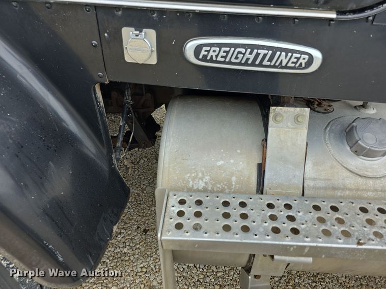 image for item EF3767 1998 Freightliner  FL112 hook lift truck