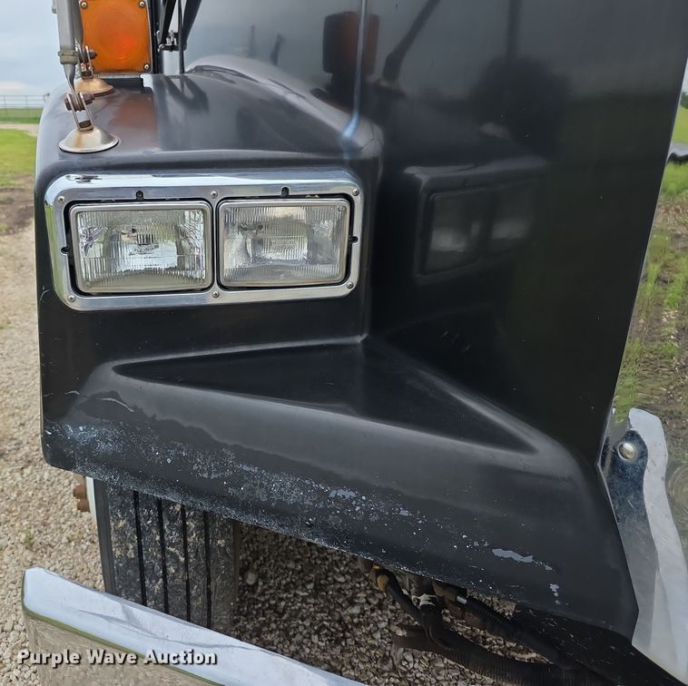 image for item EF3767 1998 Freightliner  FL112 hook lift truck