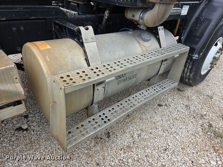 image for item EF3767 1998 Freightliner  FL112 hook lift truck