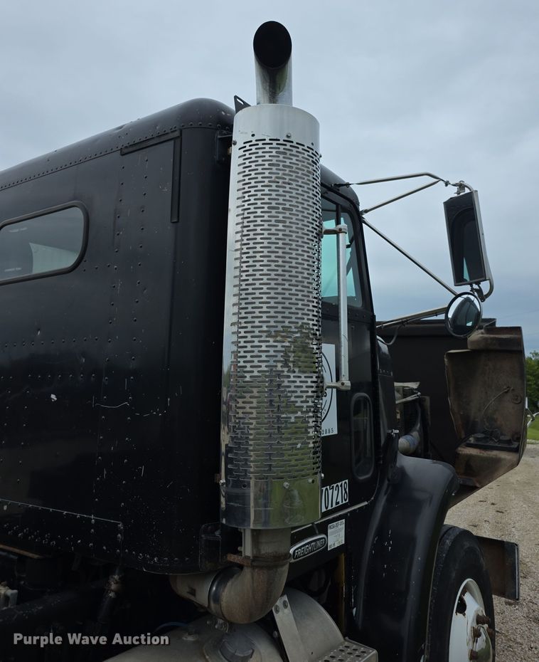 image for item EF3767 1998 Freightliner  FL112 hook lift truck