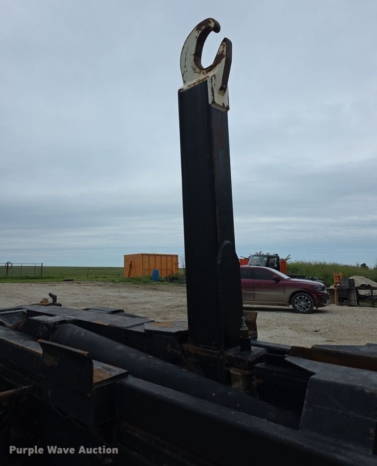 image for item EF3767 1998 Freightliner  FL112 hook lift truck