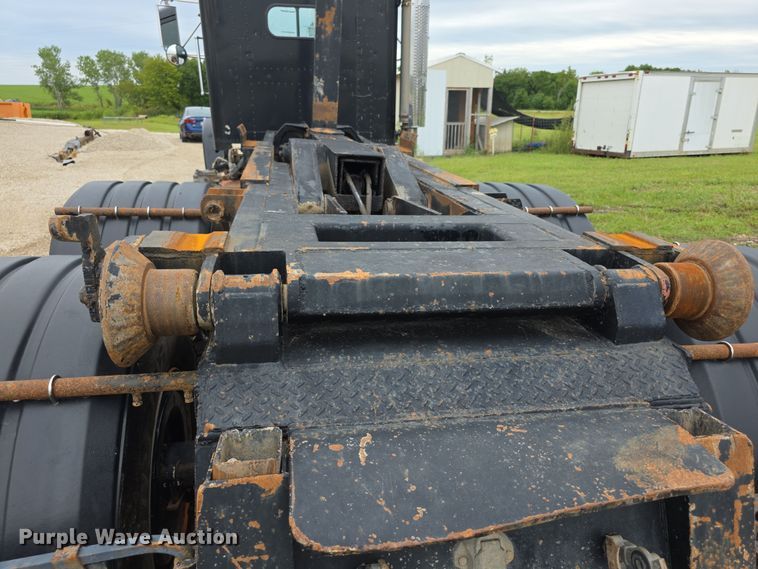 image for item EF3767 1998 Freightliner  FL112 hook lift truck