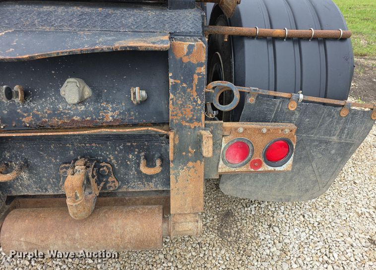 image for item EF3767 1998 Freightliner  FL112 hook lift truck