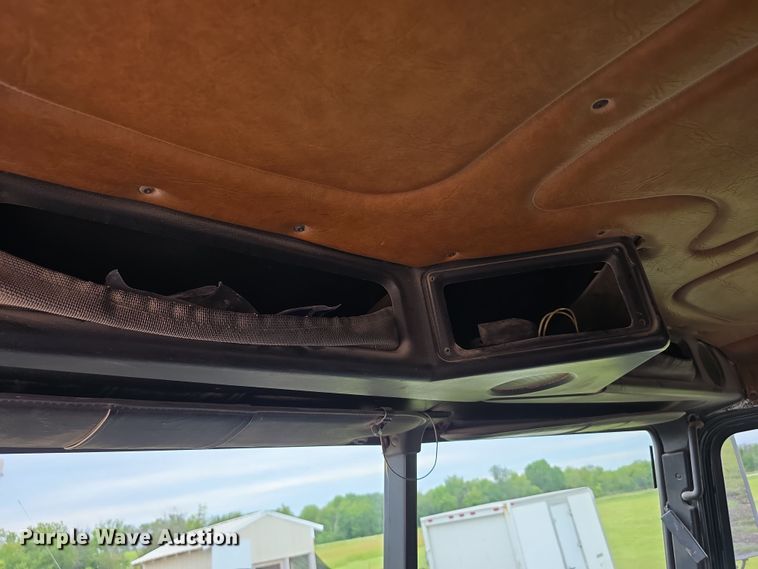 image for item EF3767 1998 Freightliner  FL112 hook lift truck