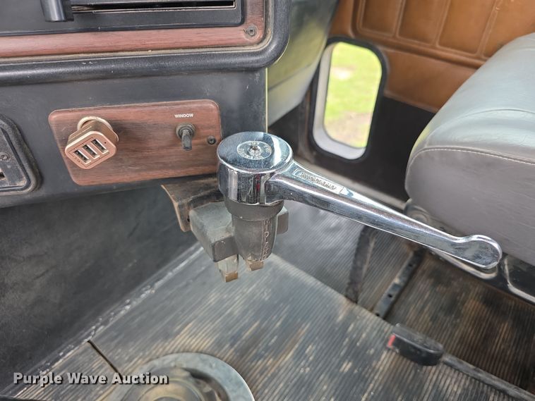 image for item EF3767 1998 Freightliner  FL112 hook lift truck