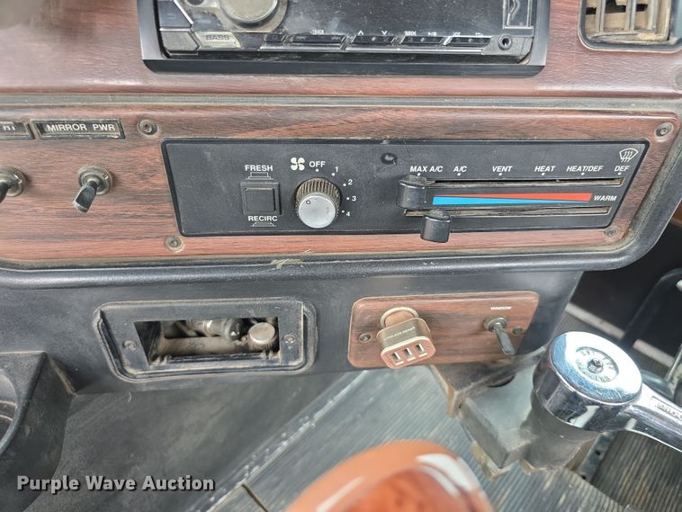 image for item EF3767 1998 Freightliner  FL112 hook lift truck