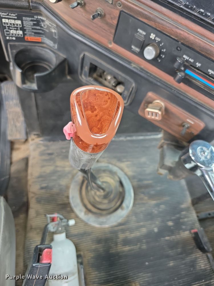 image for item EF3767 1998 Freightliner  FL112 hook lift truck