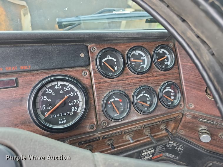 image for item EF3767 1998 Freightliner  FL112 hook lift truck