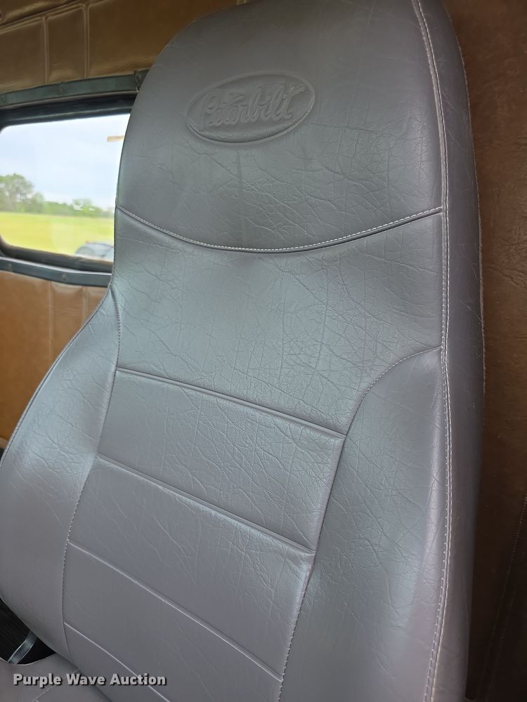 image for item EF3767 1998 Freightliner  FL112 hook lift truck