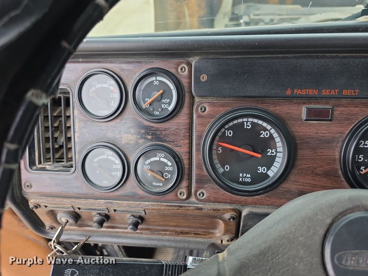 image for item EF3767 1998 Freightliner  FL112 hook lift truck