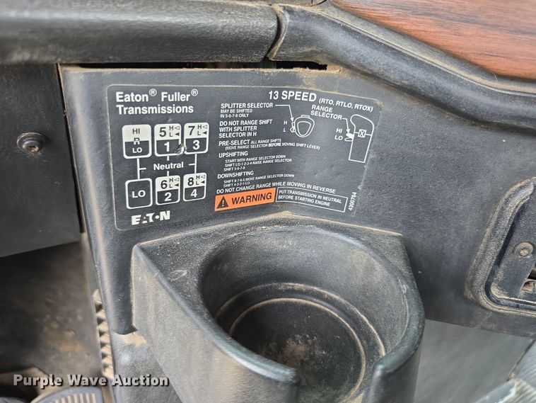 image for item EF3767 1998 Freightliner  FL112 hook lift truck