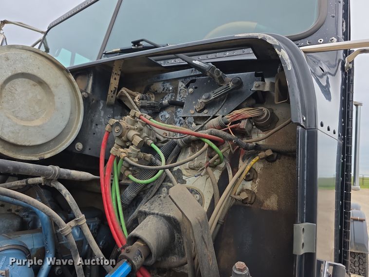 image for item EF3767 1998 Freightliner  FL112 hook lift truck