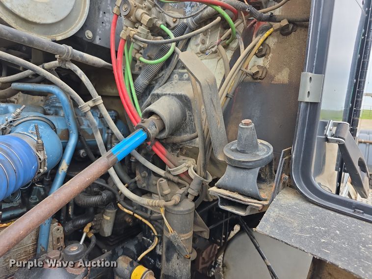 image for item EF3767 1998 Freightliner  FL112 hook lift truck