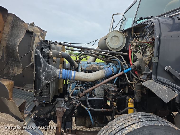 image for item EF3767 1998 Freightliner  FL112 hook lift truck