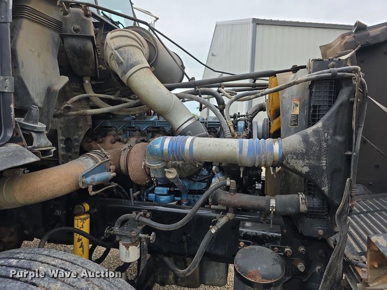 image for item EF3767 1998 Freightliner  FL112 hook lift truck