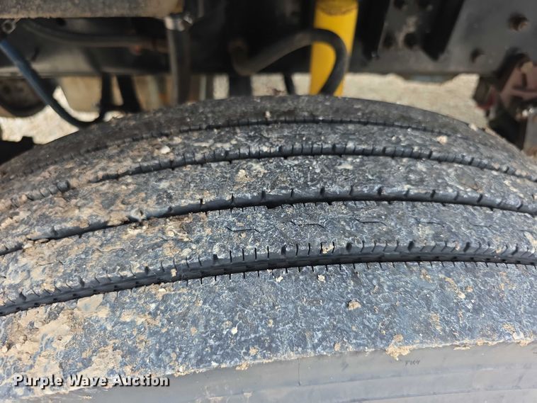 image for item EF3767 1998 Freightliner  FL112 hook lift truck