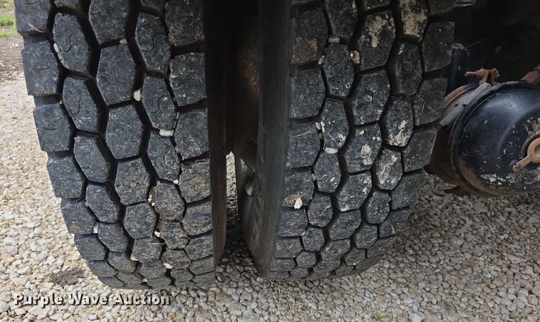 image for item EF3767 1998 Freightliner  FL112 hook lift truck