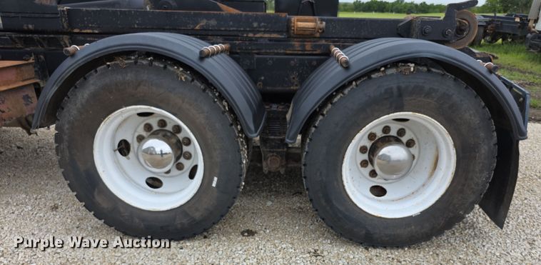 image for item EF3767 1998 Freightliner  FL112 hook lift truck