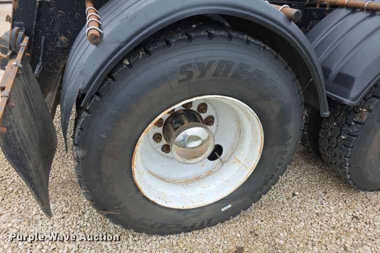 image for item EF3767 1998 Freightliner  FL112 hook lift truck