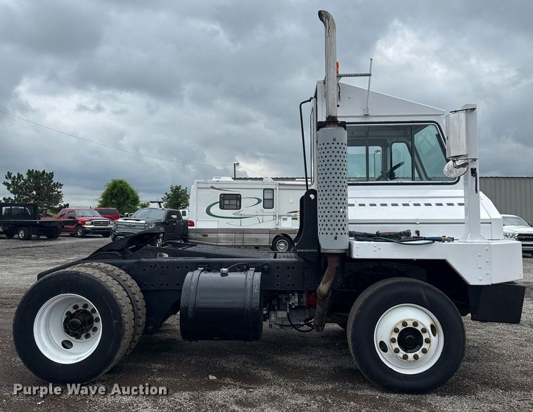 image for item EG5916 2011 Cargotec Solutions LLC yard truck