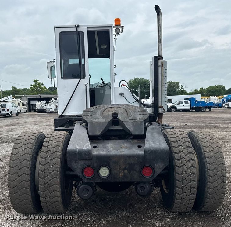 image for item EG5916 2011 Cargotec Solutions LLC yard truck