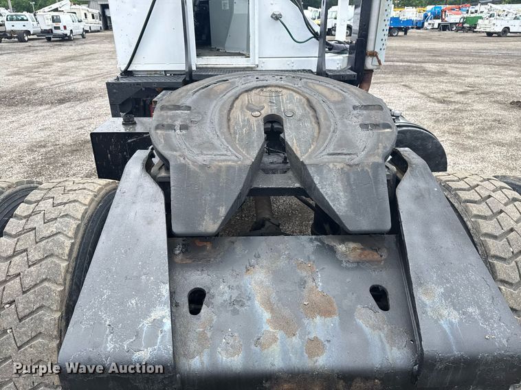 image for item EG5916 2011 Cargotec Solutions LLC yard truck