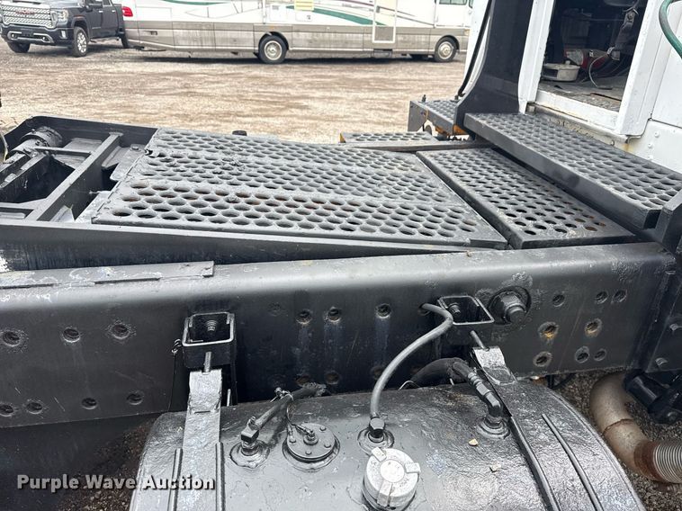 image for item EG5916 2011 Cargotec Solutions LLC yard truck