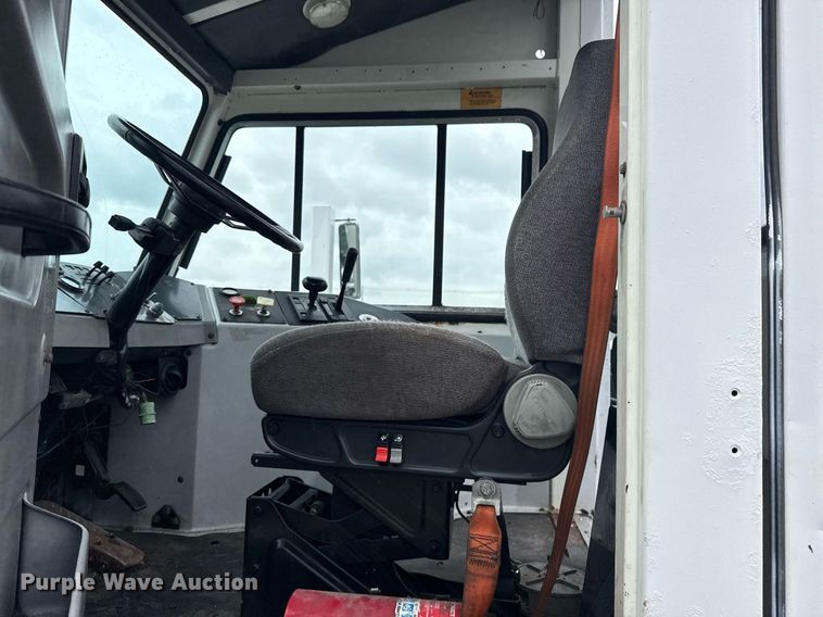 image for item EG5916 2011 Cargotec Solutions LLC yard truck