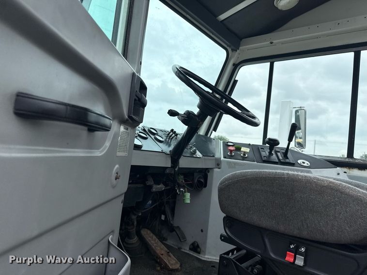 image for item EG5916 2011 Cargotec Solutions LLC yard truck