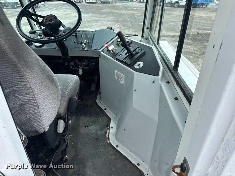 image for item EG5916 2011 Cargotec Solutions LLC yard truck