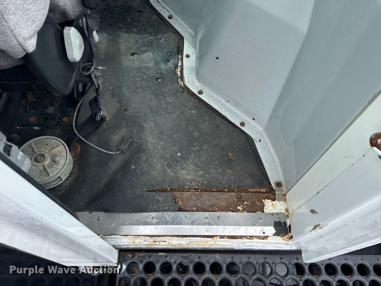 image for item EG5916 2011 Cargotec Solutions LLC yard truck