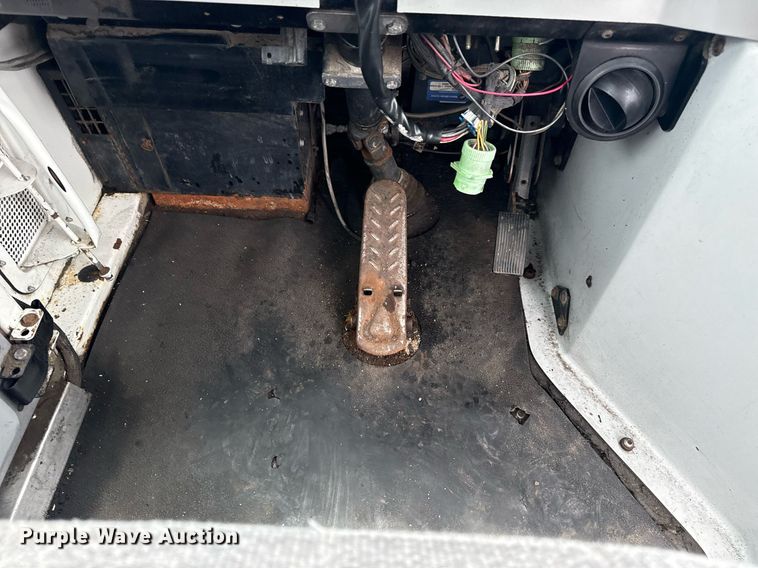 image for item EG5916 2011 Cargotec Solutions LLC yard truck