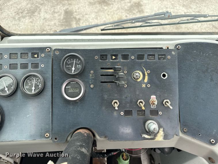 image for item EG5916 2011 Cargotec Solutions LLC yard truck