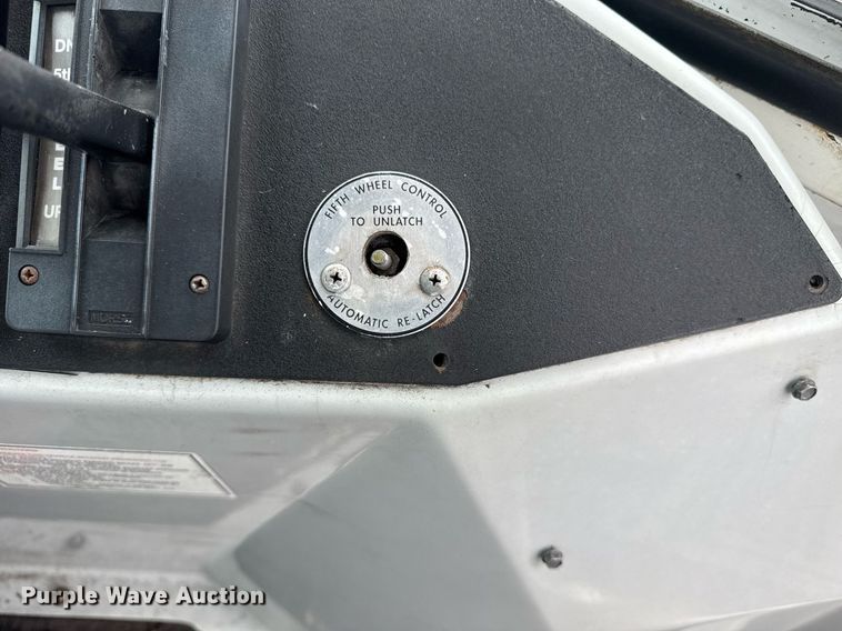 image for item EG5916 2011 Cargotec Solutions LLC yard truck