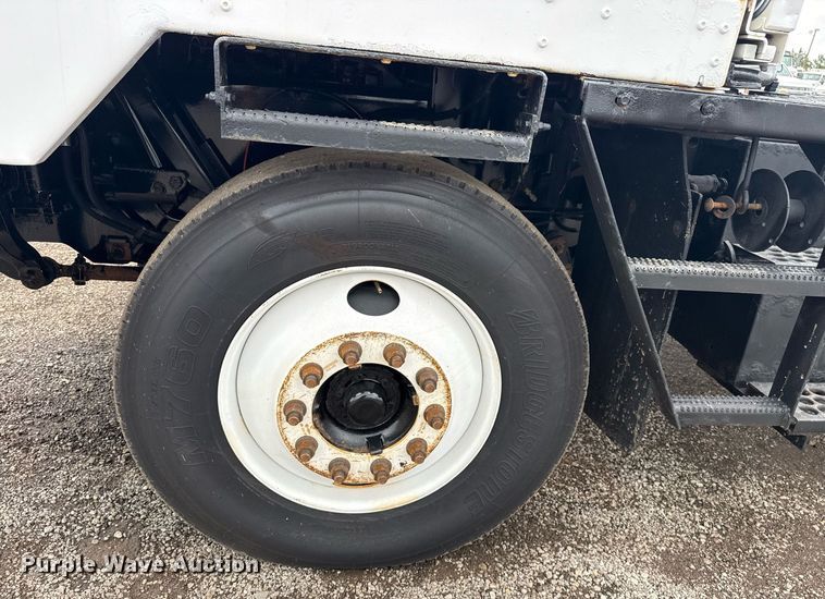 image for item EG5916 2011 Cargotec Solutions LLC yard truck