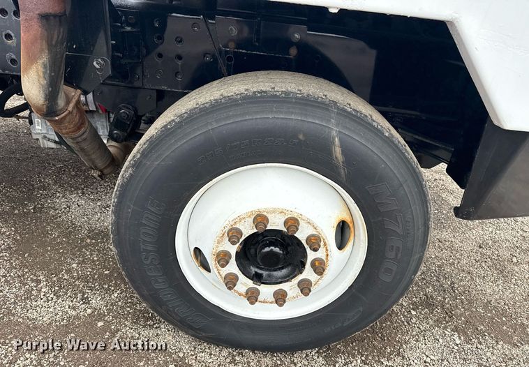 image for item EG5916 2011 Cargotec Solutions LLC yard truck