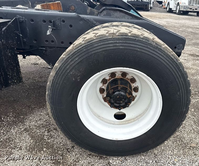 image for item EG5916 2011 Cargotec Solutions LLC yard truck