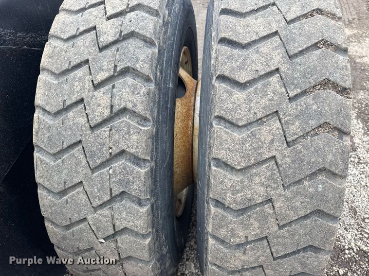 image for item EG5916 2011 Cargotec Solutions LLC yard truck