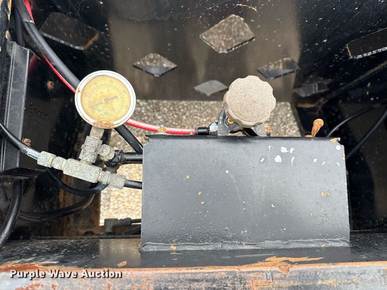 image for item EG6026 2000 Diamond Trailers drop deck trailer