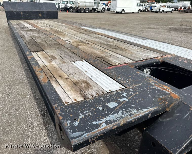 image for item EG6026 2000 Diamond Trailers drop deck trailer