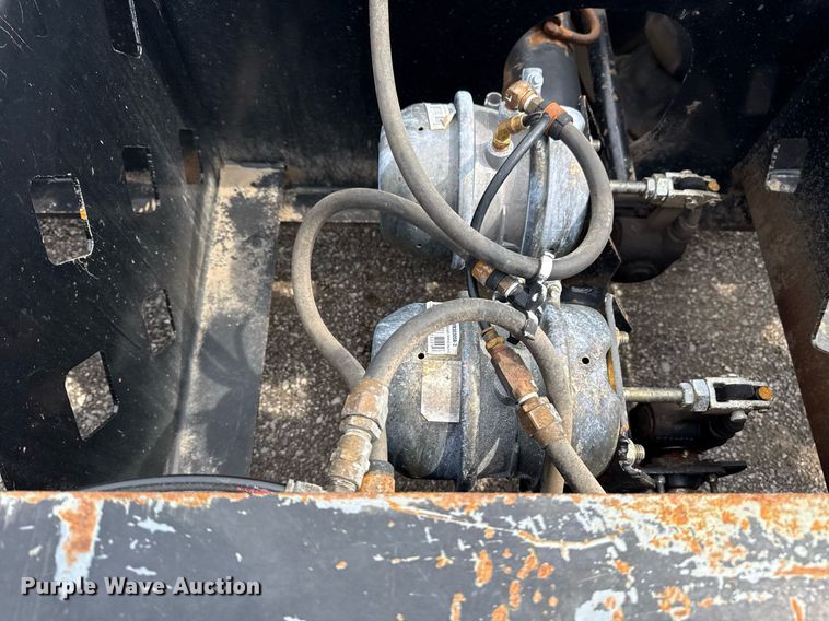 image for item EG6026 2000 Diamond Trailers drop deck trailer