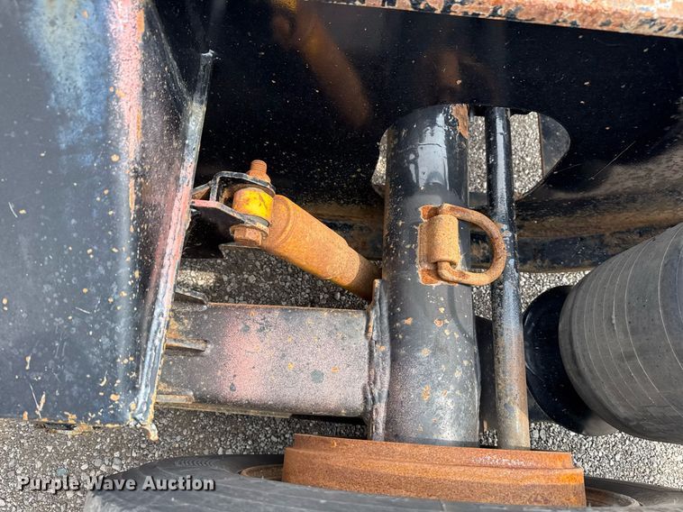 image for item EG6026 2000 Diamond Trailers drop deck trailer