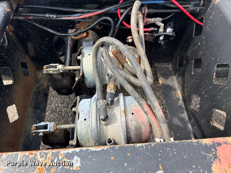 image for item EG6026 2000 Diamond Trailers drop deck trailer