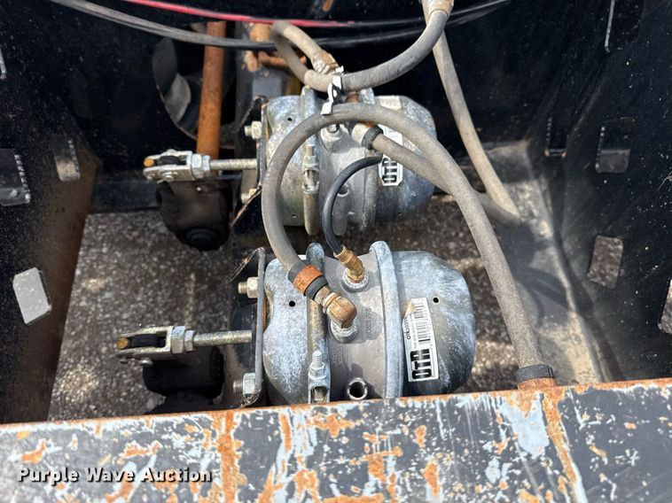 image for item EG6026 2000 Diamond Trailers drop deck trailer