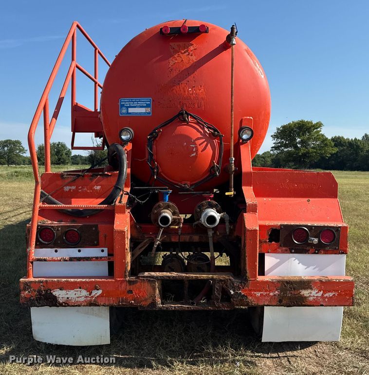 image for item EG6130 2007 Dragon Products vacuum trailer