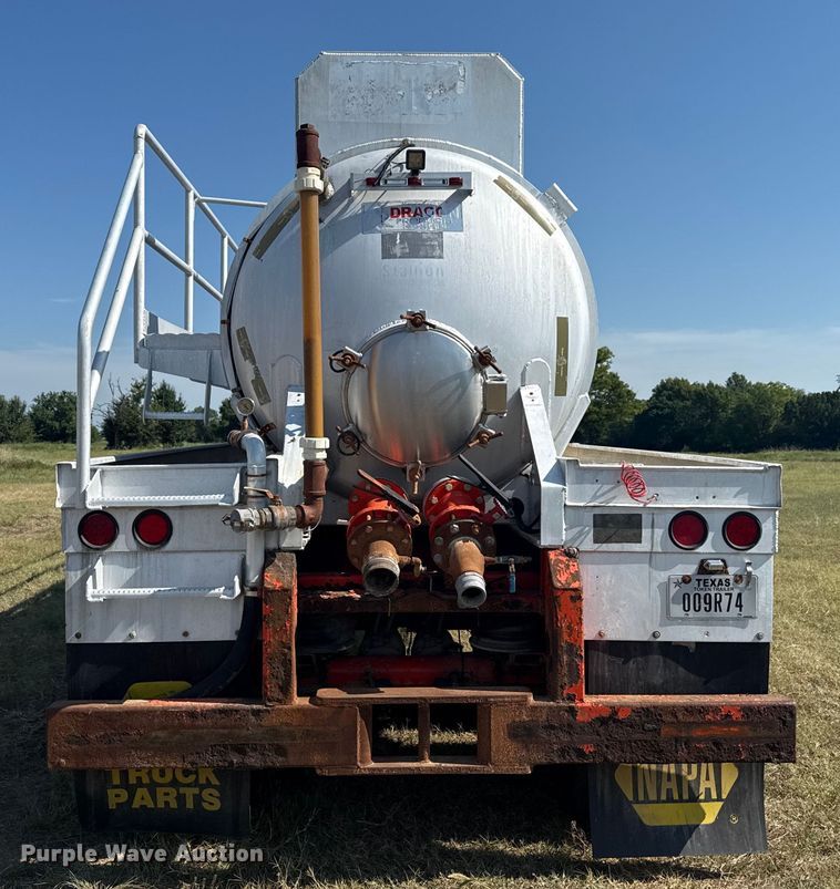 image for item EG6132 2012 Dragon Products vacuum trailer