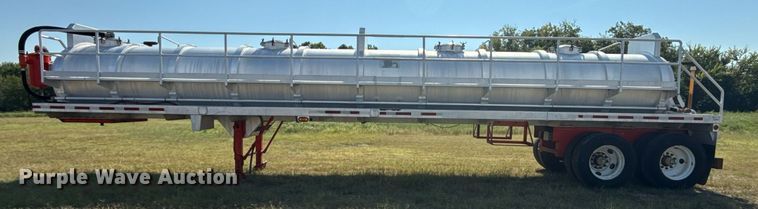 image for item EG6132 2012 Dragon Products vacuum trailer