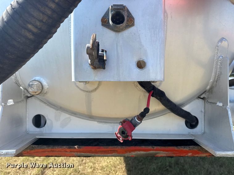 image for item EG6132 2012 Dragon Products vacuum trailer