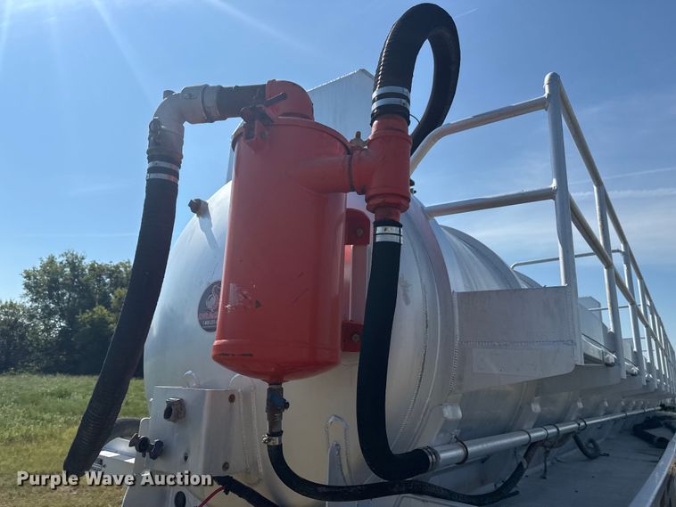 image for item EG6132 2012 Dragon Products vacuum trailer