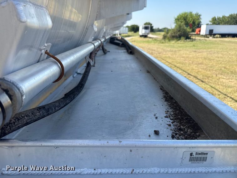 image for item EG6132 2012 Dragon Products vacuum trailer